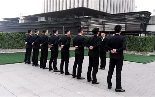 桂林揭秘：如何选择靠谱的收债公司？老司机给你支招